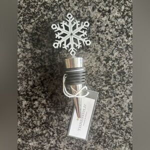 BRAND NEW THRESHOLD CHRISTMAS SNOWFLAKE WINE BOTTLE STOPPER